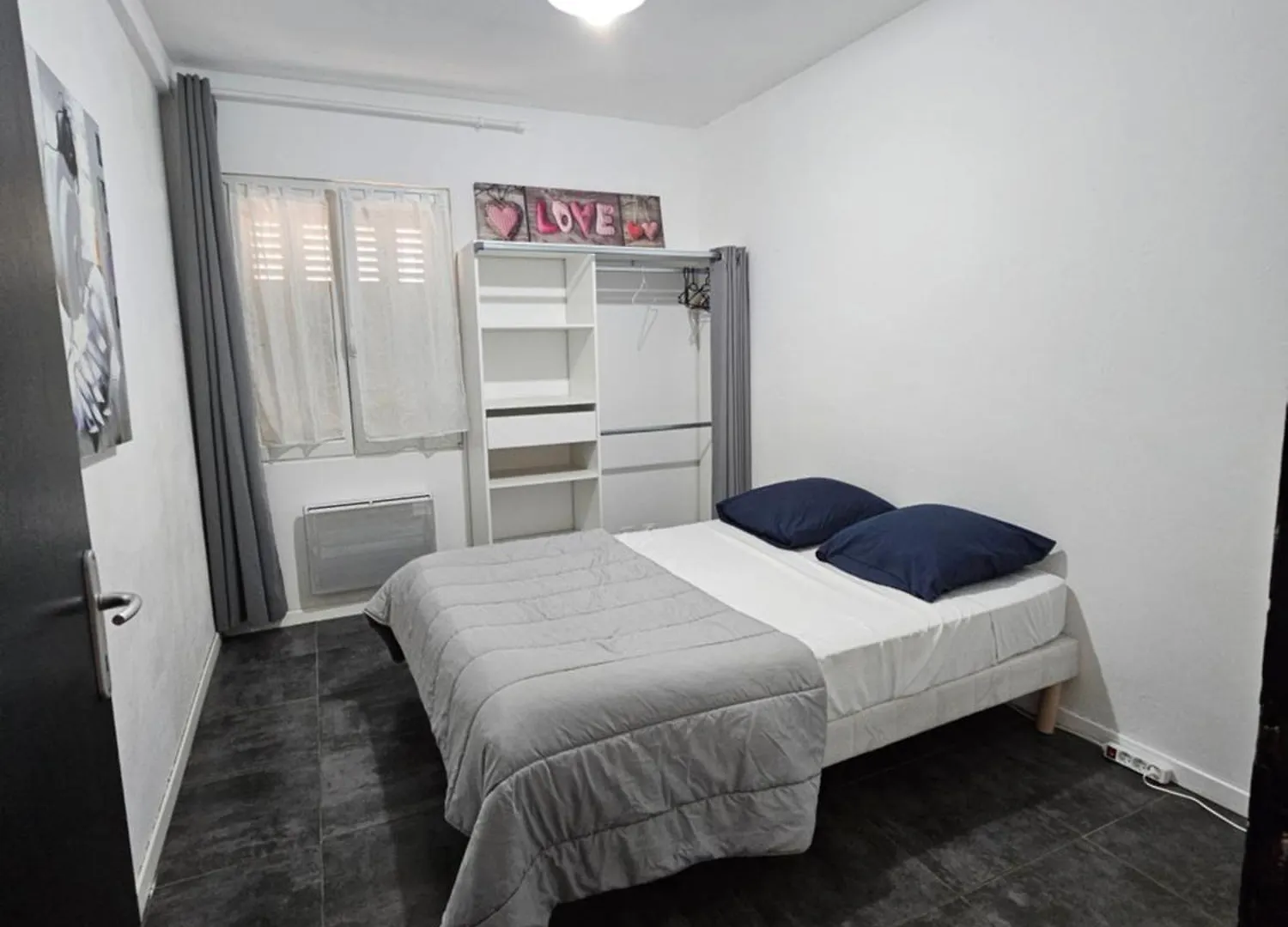 Gite Des Cypres La Garde Adhemar Apartment